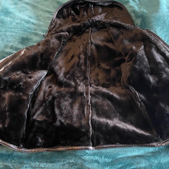 Wilson Black Leather coat and hat - Picture 4 of 7